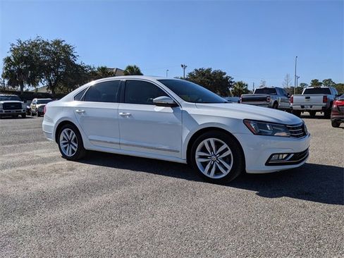 Used 2016 Volkswagen Passat 1.8T image 2