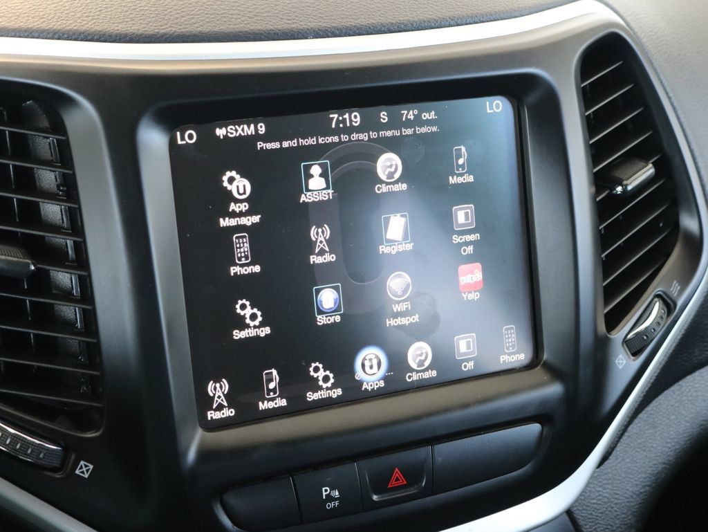 Used 2018 Jeep Cherokee Trailhawk AWD/4WD image 13