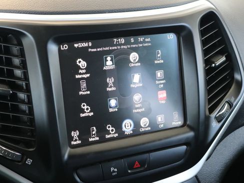 Used 2018 Jeep Cherokee Trailhawk AWD/4WD image 13