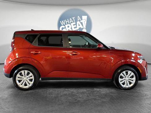 Certified 2023 Kia Soul LX FWD image 2