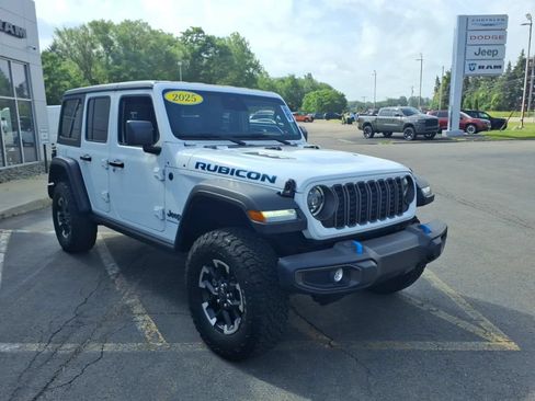 Used 2025 Jeep Wrangler Unlimited Rubicon 4xe w/ Convenience Group AWD/4WD image 7