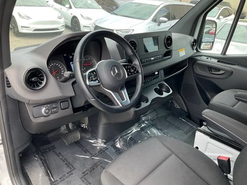 Used 2022 Mercedes-Benz Sprinter 2500 image 6