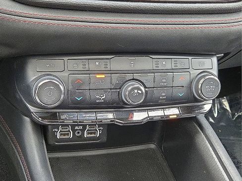 Used 2024 Dodge Durango GT image 30