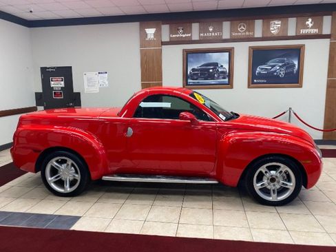 Used 2004 Chevrolet SSR w/ Preferred Equipment Group RWD image 8