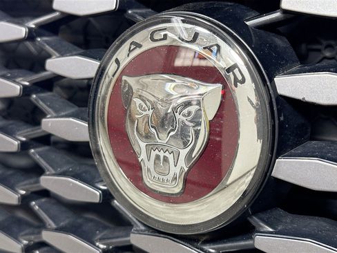 Used 2022 Jaguar XF R-Dynamic SE AWD/4WD image 32