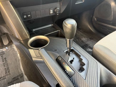 Used 2013 Toyota RAV4 LE image 28