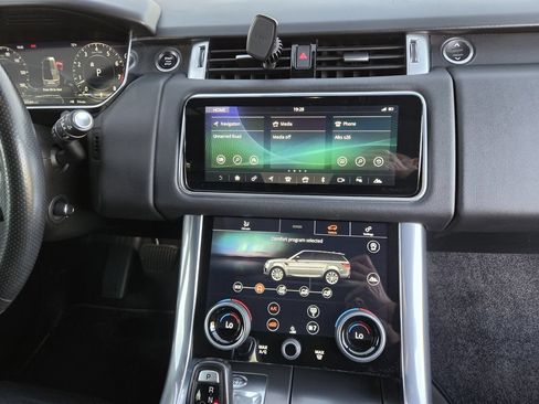 Used 2020 Land Rover Range Rover Sport SE AWD/4WD image 21