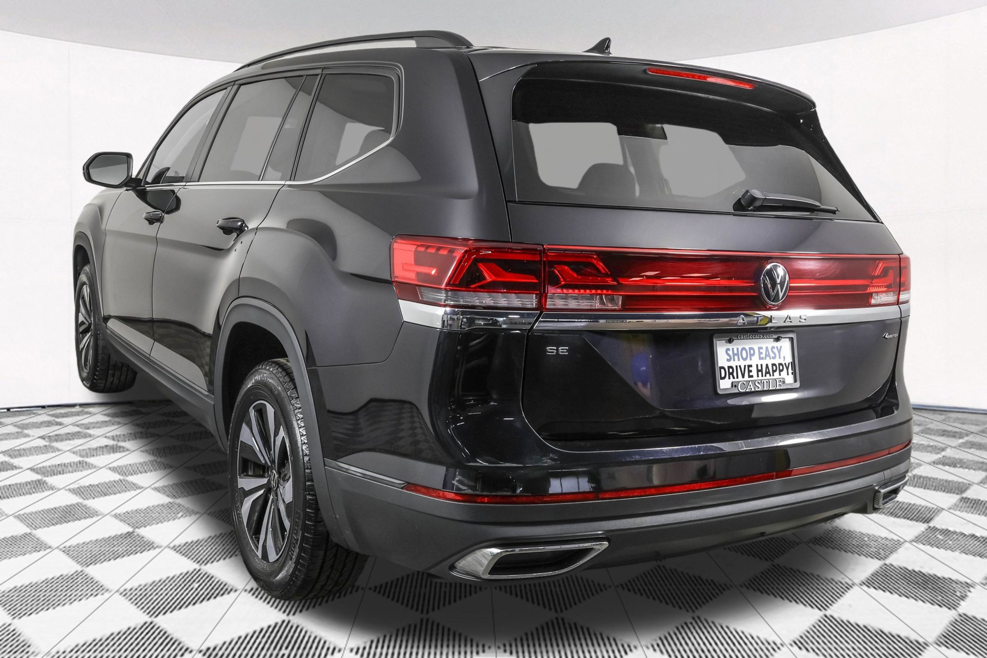 Used 2024 Volkswagen Atlas SE AWD/4WD image 17