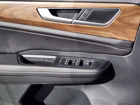 New 2026 Volkswagen Atlas SE image 13