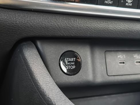 Used 2025 Nissan Rogue SV FWD image 18
