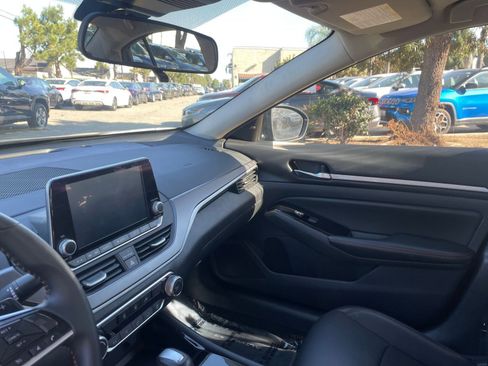 Used 2025 Nissan Altima 2.5 SR image 32