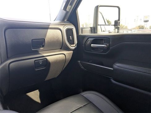 Used 2022 Chevrolet Silverado 2500 LTZ w/ LTZ Plus Package image 17