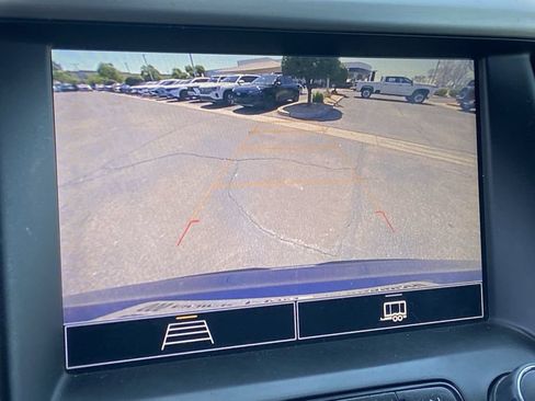 Used 2023 GMC Acadia SLE w/ Driver Convenience Package FWD image 10