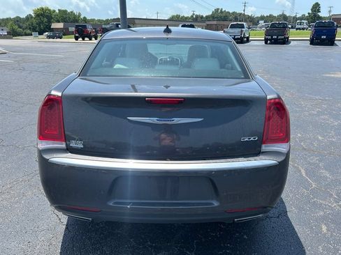 Used 2021 Chrysler 300 Touring L RWD image 6