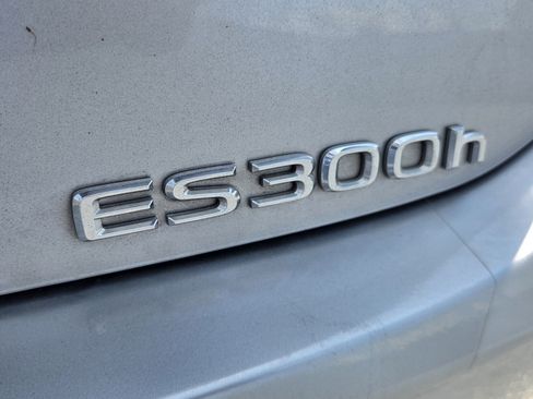 Used 2025 Lexus ES 300h w/ Premium Package FWD image 9