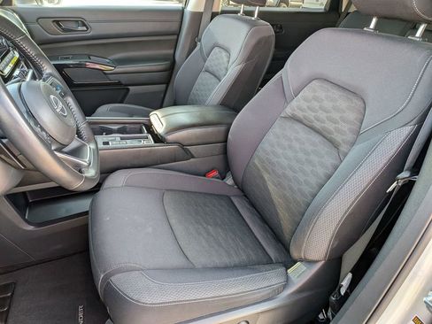 Used 2024 Nissan Pathfinder SV image 15