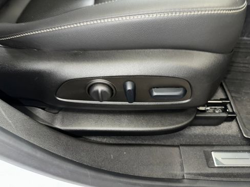 Certified 2023 GMC Acadia SLT w/ Technology Package image 37