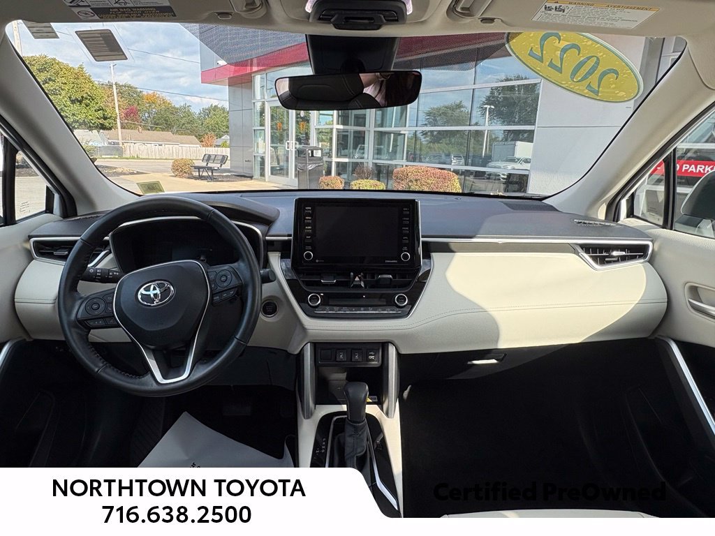 Used 2022 Toyota Corolla Cross XLE w/ Convenience Package AWD/4WD image 24