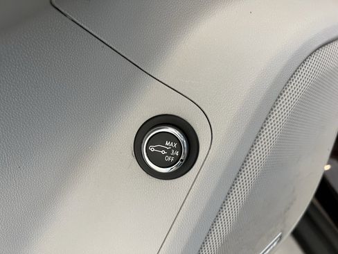 Used 2020 GMC Acadia SLT w/ Premium Package image 26