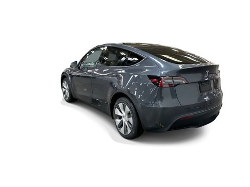 Certified 2023 Tesla Model Y Long Range AWD/4WD image 4