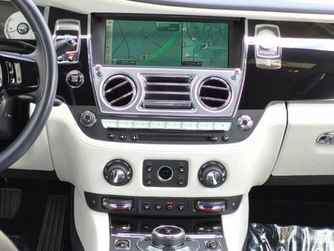 Used 2017 Rolls-Royce Wraith RWD image 20