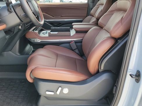 New 2025 Lincoln Navigator Reserve image 6