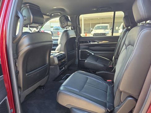 Used 2022 Jeep Wagoneer Series III w/ Flexible Seating Group AWD/4WD image 23