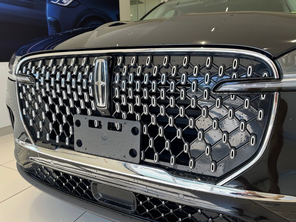 Used 2026 Lincoln Aviator Reserve AWD/4WD image 13