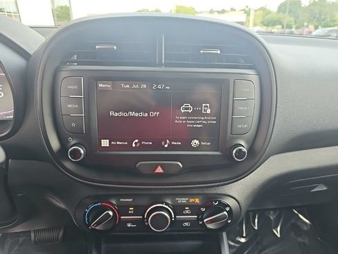 Used 2025 Kia Soul LX FWD image 15