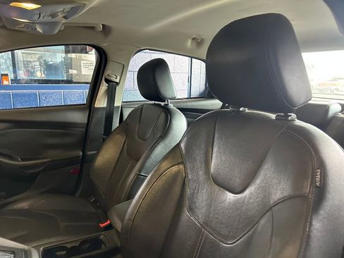 Used 2016 Ford Focus SE w/ Equipment Group 201A image 9