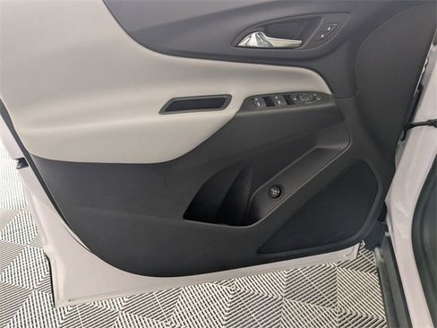 Used 2022 Chevrolet Equinox LT image 10