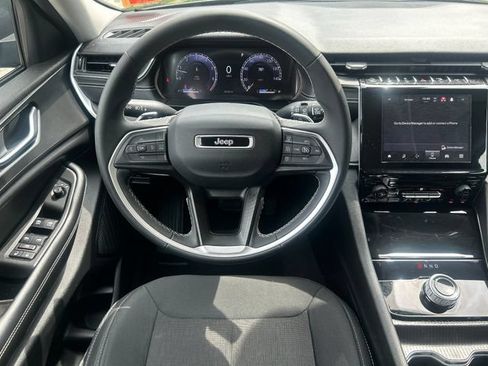 Used 2024 Jeep Grand Cherokee L Laredo AWD/4WD image 17