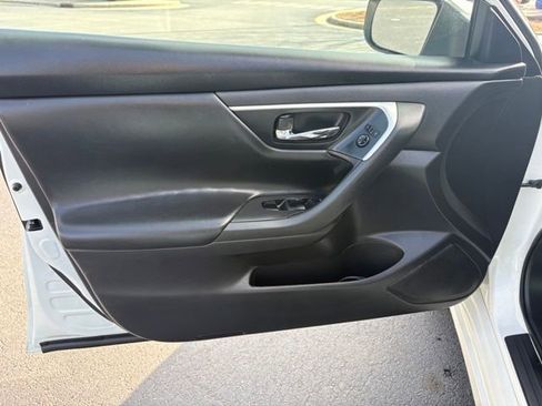 Used 2016 Nissan Altima 2.5 S w/ Power Driver Seat Package image 23