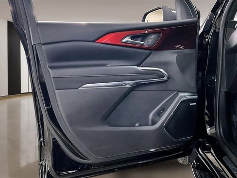 Used 2025 Chevrolet Traverse Z71 w/ Enhanced Driving Package image 18