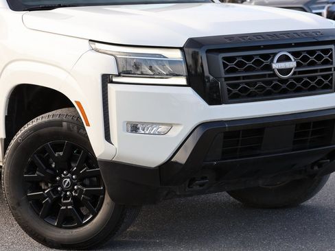 Used 2023 Nissan Frontier SV w/ Midnight Edition Package image 2