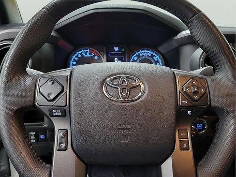 Certified 2019 Toyota Tacoma TRD Off-Road image 19