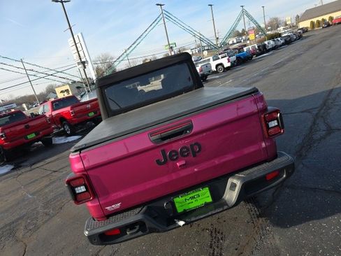 Used 2024 Jeep Gladiator Sport image 5