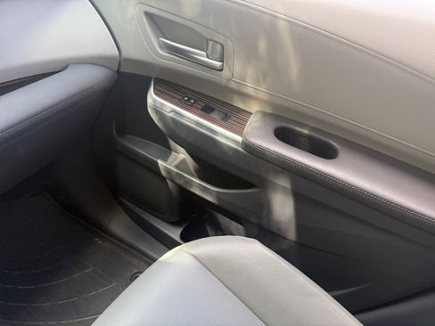 Used 2021 Toyota Sienna XLE AWD/4WD image 16