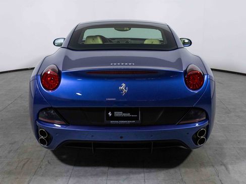 Used 2010 Ferrari California image 16
