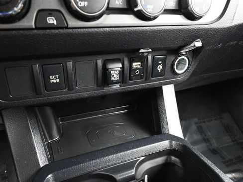 Used 2019 Toyota Tacoma TRD Off-Road image 24