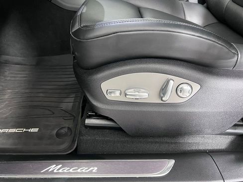 Certified 2026 Porsche Macan AWD/4WD image 32