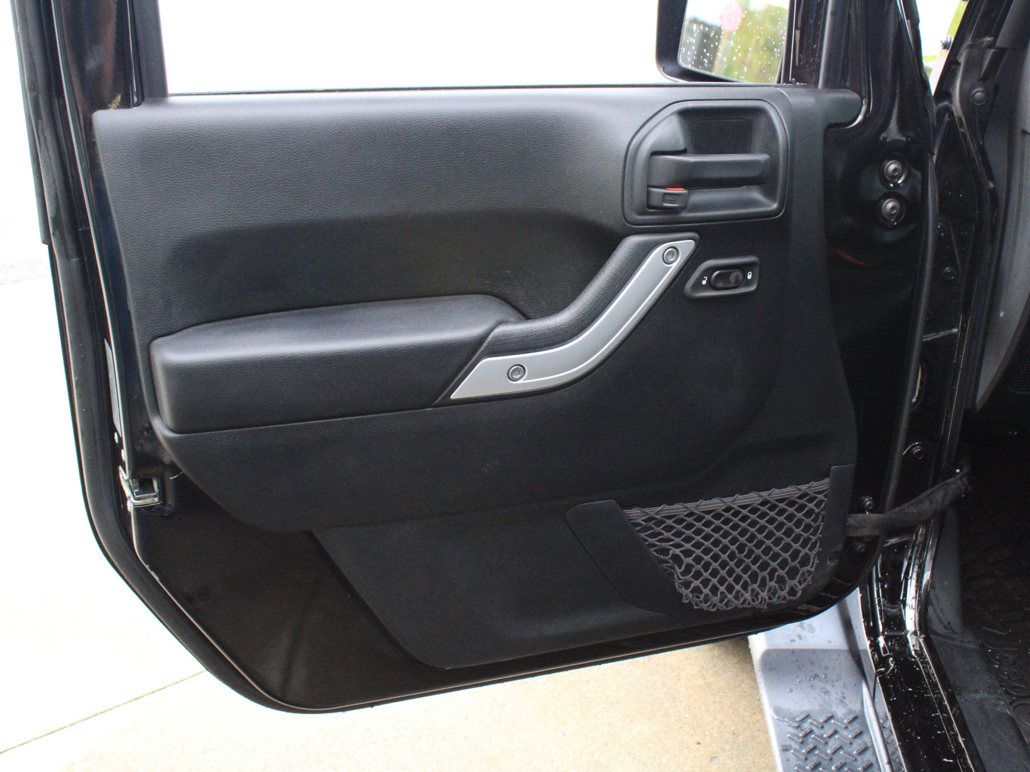 Used 2017 Jeep Wrangler Unlimited Sahara w/ Dual Top Group AWD/4WD image 9
