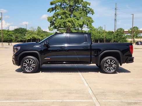 Used 2024 GMC Sierra 1500 AT4 w/ Technology Package AWD/4WD image 4