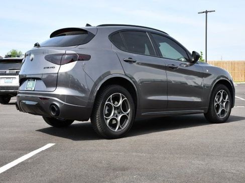 Used 2022 Alfa Romeo Stelvio Ti AWD/4WD image 11