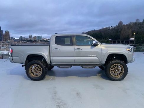 Used 2021 Toyota Tacoma Limited image 2