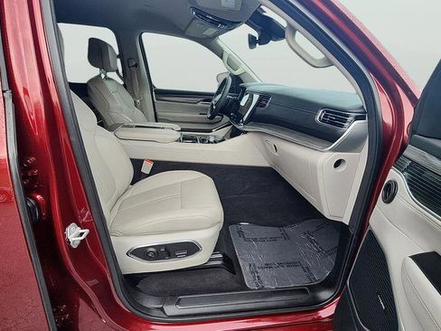 Used 2024 Jeep Wagoneer Series II image 18