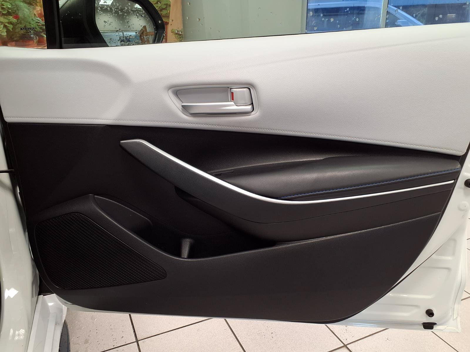 Used 2020 Toyota Corolla SE FWD image 11