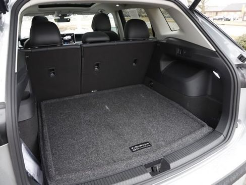 Used 2025 Volkswagen Tiguan SE w/ Panoramic Sunroof Package AWD/4WD image 7