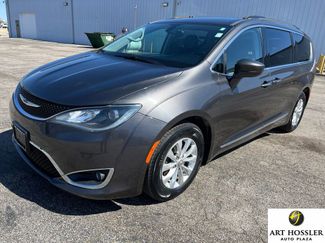 Used 2017 Chrysler Pacifica Touring-L video 1