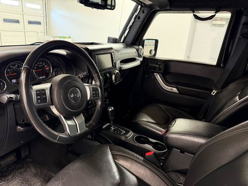 Used 2016 Jeep Wrangler Unlimited Rubicon AWD/4WD image 12